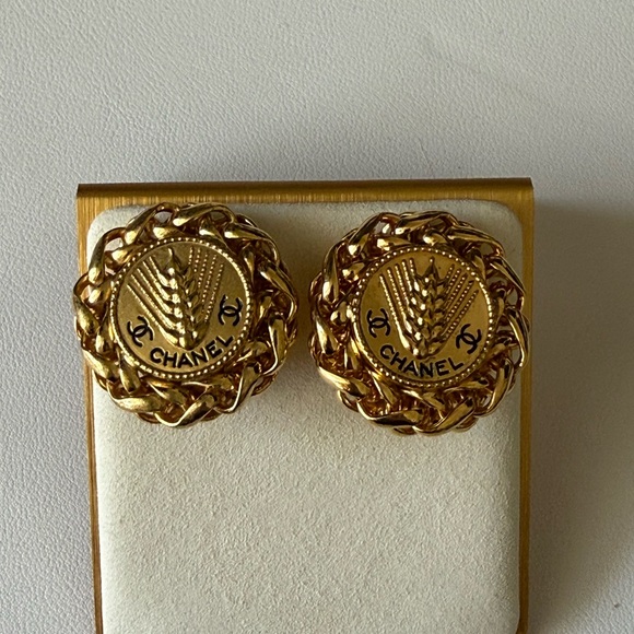 Chanel Vintage Clip On Earrings Wheat Rice Motif CC Gold Plated Chain - Picture 13 of 13